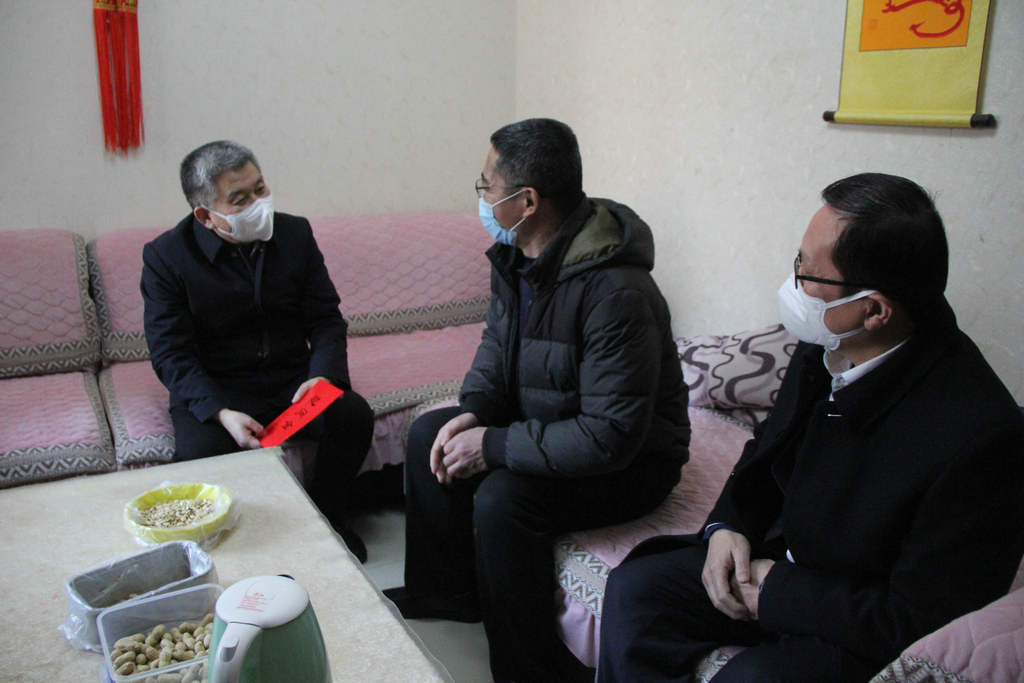 市委常委、副市長(zhǎng)賈剛走訪慰問(wèn)公司困難職工